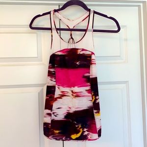 Lululemon 5 mile singlet, pigment wind 6